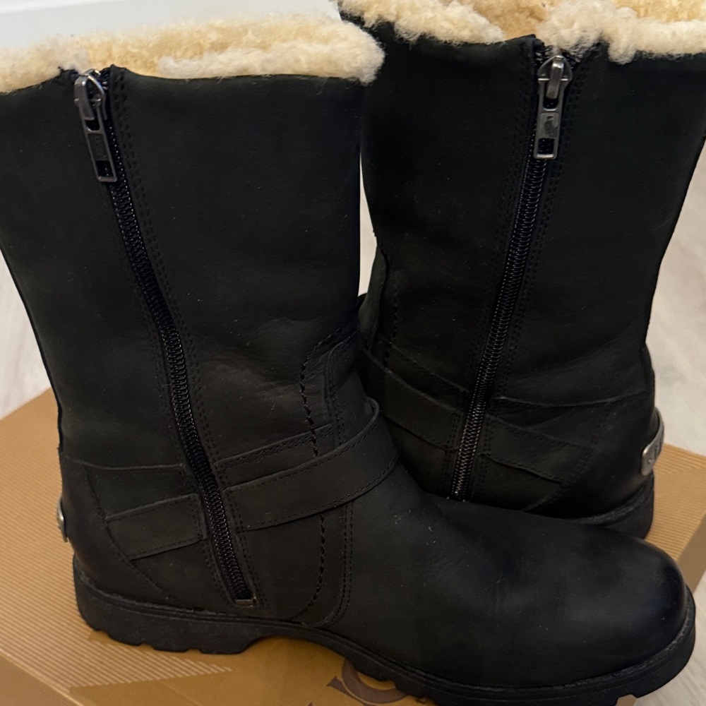 UGG Black Boots with Cream Shearling - Picture 8 of 8